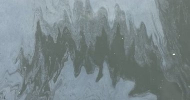 Suyun üzerindeki yağ dokusu