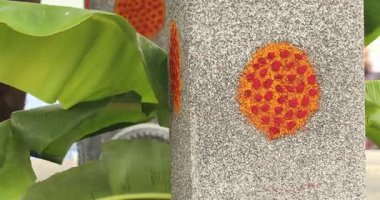 Tapınak sütununda sanat çalışması