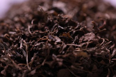 Kurutulmuş Gri Marihuana Satmak için Yapraklar