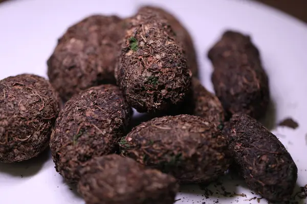 Satılık Grayish kurutulmuş marihuana tomurcukları