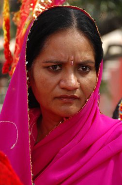 25 Haziran 2025 'te Hindistan' da Sari Hyderabad giyen zarif geleneksel Hintli kadın.