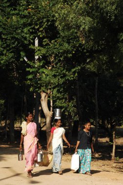 Hintli fakir kadın işçi Hyderabad Hindistan 15 Temmuz 2025