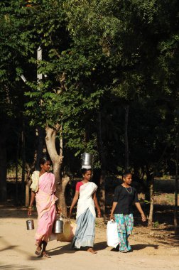 Hintli fakir kadın işçi Hyderabad Hindistan 15 Temmuz 2025