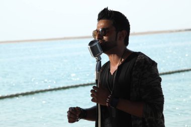 Klasik Mikrofon Bangkok Tayland 'da Erkek Şarkıcı 20 Temmuz 2025