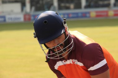 20 Temmuz 2025 'te Hyderabad Hindistan' da Miğferli Kriket oyuncusu