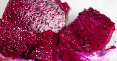 Stüdyo Işığında Hasarlı Ejder Meyvesi