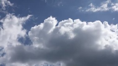 Doğanın nefes kesen gökyüzü ve bulutları Güzellik zamanı