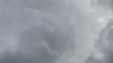 Doğanın nefes kesen gökyüzü ve bulutları Güzellik zamanı