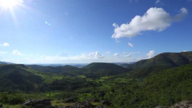Tepe İstasyonu Manzarası Üzerinde Bulutların Zaman Çizelgesi