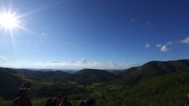 Tepe İstasyonu Manzarası Üzerinde Bulutların Zaman Çizelgesi