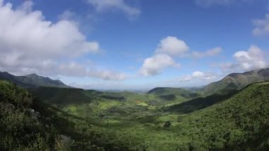 Tepe İstasyonu Manzarası Üzerinde Bulutların Zaman Çizelgesi