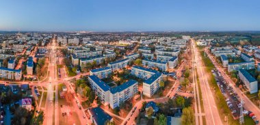 Gün batımında İHA 'dan Pabianice şehrini izle