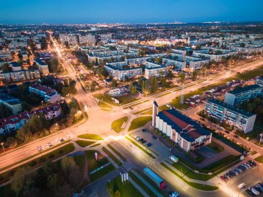 Gün batımında İHA 'dan Pabianice şehrini izle