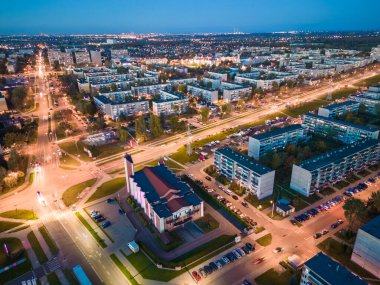 Gün batımında İHA 'dan Pabianice şehrini izle