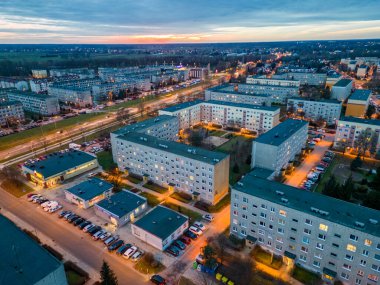 Gün batımında İHA 'dan Pabianice şehrini izle