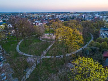  Gün batımında İHA 'dan Pabianice şehrini izle