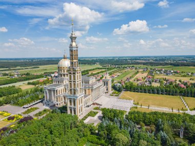 Lichen köyündeki Meryem Ana 'nın Sığınağı ve Bazilikası.