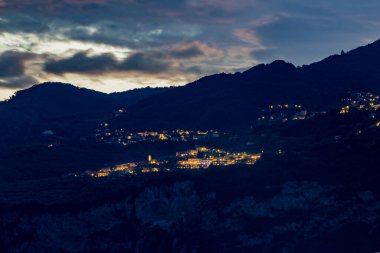 Lago di Garda ve çevresindeki Alpler - İtalya