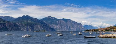 Lago di Garda ve çevresindeki Alpler - İtalya