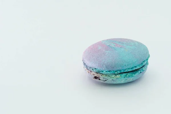 Blaue Französische Makronen Isoliert Auf Weißem Hintergrund Leckere Bunte Macarons — Stockfoto