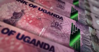 Uganda parası. Shilling banknot döngüsü. UGX para dokusu. Ekonomi, iş, kriz, bankacılık, durgunluk, borç ve finans kavramı. Notayı kaydırıyorum. Döngüsüz 3D canlandırma.