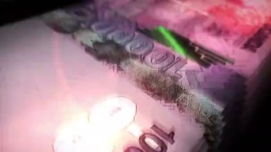 Uganda parası Şilin para sayımı. UGX banknotları. Hızlı para sayım makro döngüsü. İş, finans ve ekonomi. Döngüsüz ve pürüzsüz bir kavram.
