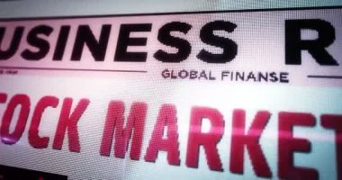 Borsa çöküşü, ekonomik durgunluk ve iş krizi mobil tablet bilgisayar ekranında günlük gazete okumaları. Manşetler soyut kavram 3D. 