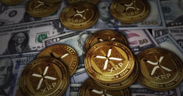 Merobek Mata Uang Cryptocurrency Koin Emas Xrp Atas Uang Kertas — Stok Video