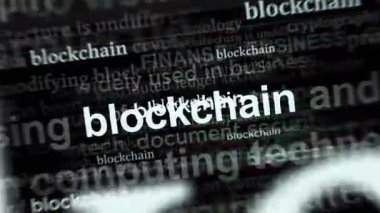 Uluslararası medyada kriptografi ve fintech ağıyla haber başlığı engelleniyor. Gürültü görüntüleme döngüsündeki haber başlıklarının soyut konsepti. TV arıza efekti pürüzsüz ve döngülü.