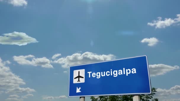 Aereo Che Atterra Tegucigalpa Honduras Arrivo Città Con Cartello Direzione — Video Stock