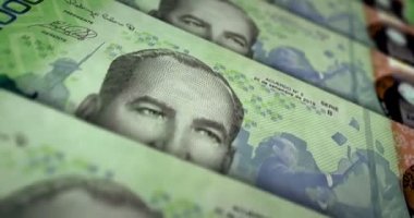 Kosta Rika parası Kosta Rika Kolon banknot döngüsü. CRC para dokusu. Ekonomi, iş, kriz, bankacılık, durgunluk, borç ve finans kavramı. Notayı kaydırıyorum. Döngüsüz 3D canlandırma.