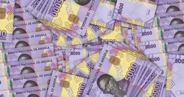 Angola Kwanza nakit hayranı mozaik model döngüsüne para yatırıyor. Angola AOA 5000 dolar. Soyut banka, finans, ekonomi kusursuz ve döngülü dekoratif tasarım arka planı kavramı.