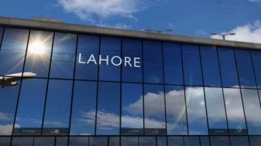 Lahore, Pakistan 'a 3 boyutlu bir uçak iniyor. Cam havaalanı terminali ve jet uçağının yansımasıyla şehre vardık. Seyahat, iş, turizm ve ulaşım 3D konsepti.