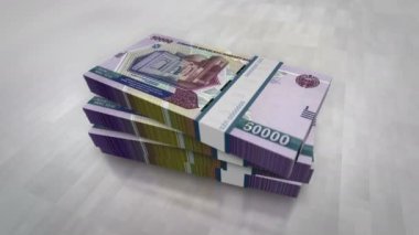 Özbekistan parası Özbek Sum para yığını. Ekonomi, bankacılık, iş, kriz, durgunluk, borç ve finans konularının kavramı. 50000 UZS banknotları 3D animasyon dizer.