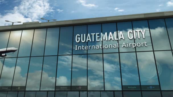 飞机在危地马拉城降落 危地马拉3D 带着玻璃机场候机楼和喷气式飞机的倒影到达城市 旅游和运输3D概念 — 图库视频影像