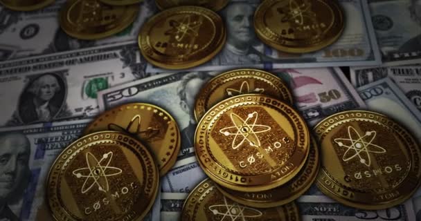 Космос Атом Криптовалюта Золотая Монета Над Банкнотами Доллара Криптовалюта Фоне — стоковое видео