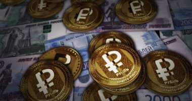 Dijital Ruble Rub Rub Şifrelenebilir altın para Ruble banknotlarının üzerinde. Şifreli para birimi arka planda 3D soyut çevrimiçi ödeme ve para kavramına sahip. Döngüsüz ve pürüzsüz.
