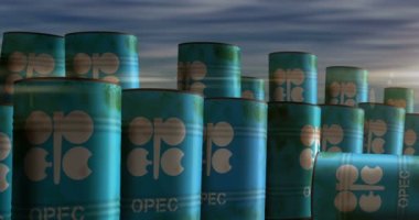 Poznan, Polonya, 24 Ekim 2023: OPEC petrol varilleri sıra konsepti. Petrol İhraç Organizasyonu Petrol Üretimi Üretim Üretim Birliği Endüstriyel Metal Konteynırları.
