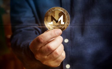 Monero XMR kripto para birimi altın sikke elde soyut kavram