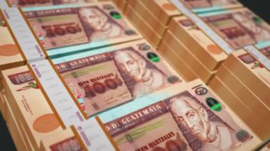Guatemala para quetzal para paketi 3D animasyon döngüsü. Döngüsüz finans, nakit, ekonomi, iş ve banka kavramı. Kamera 100 GTQ banknot destesi üzerinde hareket ediyor.