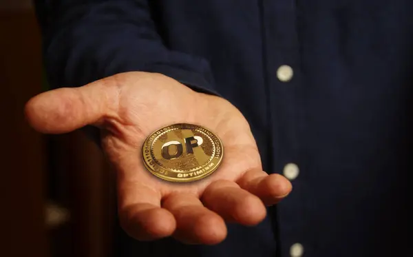 Optimisme Cryptocurrency Gyldne Mønt Hånden Abstrakt Koncept Royaltyfrie stock-billeder