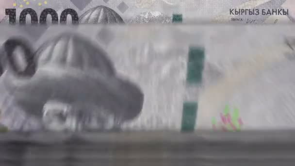 Kirgisistan Geld Kirgisen Soms Zählmaschine Mit Banknoten Quick Kgs 1000 — Stockvideo