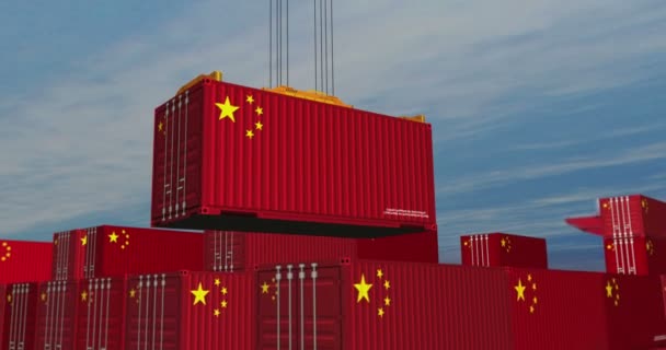 中国出口 进口集装箱起重机 带有中国国旗的运输 装卸和航运的商业概念 — 图库视频影像