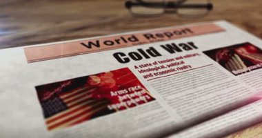 Soğuk savaş ve silahlanma yarışı politik çekişmeler günlük gazete masasında. Manşetler soyut kavram 3D.