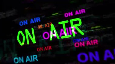 Hava medyası sembolü teknoloji döngüsü kavramında. Arızalı ekranlardaki soyut imza pürüzsüz ve döngülü.