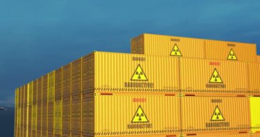 Bir kargo gemisinde radyoaktif atık ve nükleer konteynırlar. Atomik enerji sembollü nakliye ve nakliyat işi. 3B Drone görünümü.