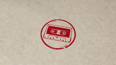 Kaset ses bandı eski pul ve el damgası çarpışma animasyonu. 80 'lerin modası geçmiş 3 boyutlu müzik kaydı konsepti.