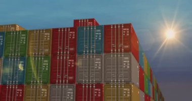 Kargo taşımacılığı ithalat kargo konteynırları liman terminali iş konseptinde. Uluslararası ticaret endüstriyel nakliye kutusu 3D.