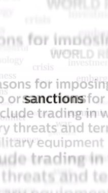 Dikey video: Yaptırımlar ekonomi ve ticari ambargo uluslararası medyada manşet haber oldu. Ekranlarda düzgün döngülü internet haber başlıklarının soyut kavramı.