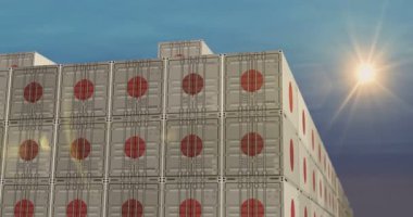 Japonya liman terminali iş konseptinde kargo konteynırlarını ihraç edip ithal ediyor. Japon bayrağı endüstriyel nakliye kutusu 3D.